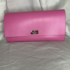 KATE SPADE NEW YORK- PIM "ARBOUR HILL" SMOOTH LEATHER WALLET: PINK/ TAN